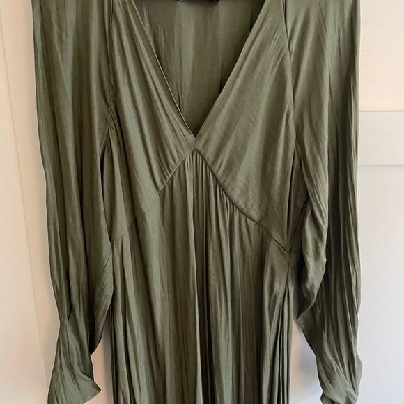 Banana Republic green dress - Picture 3 of 7